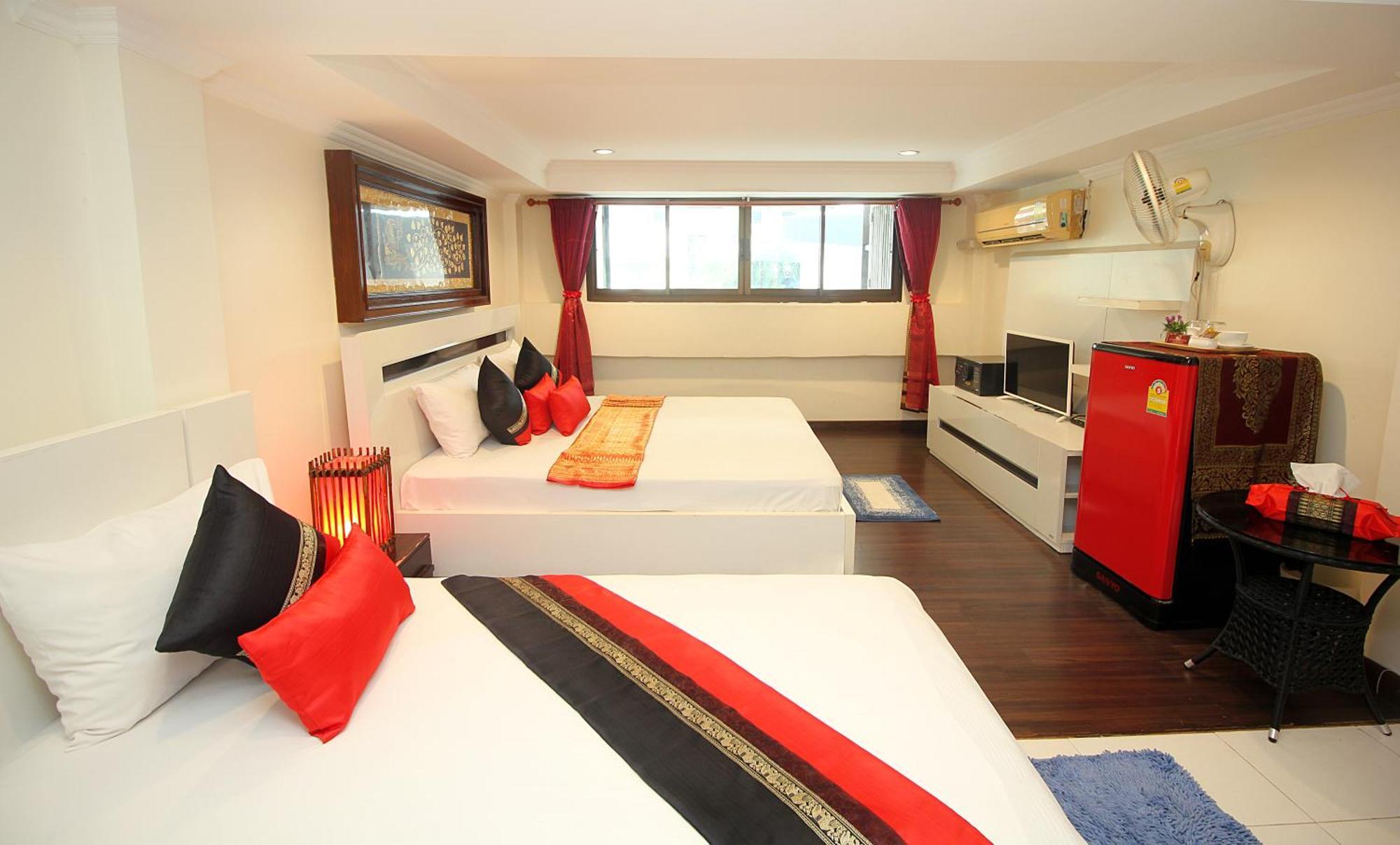 Sky Silk Decoration House Hotel Patong Екстериор снимка