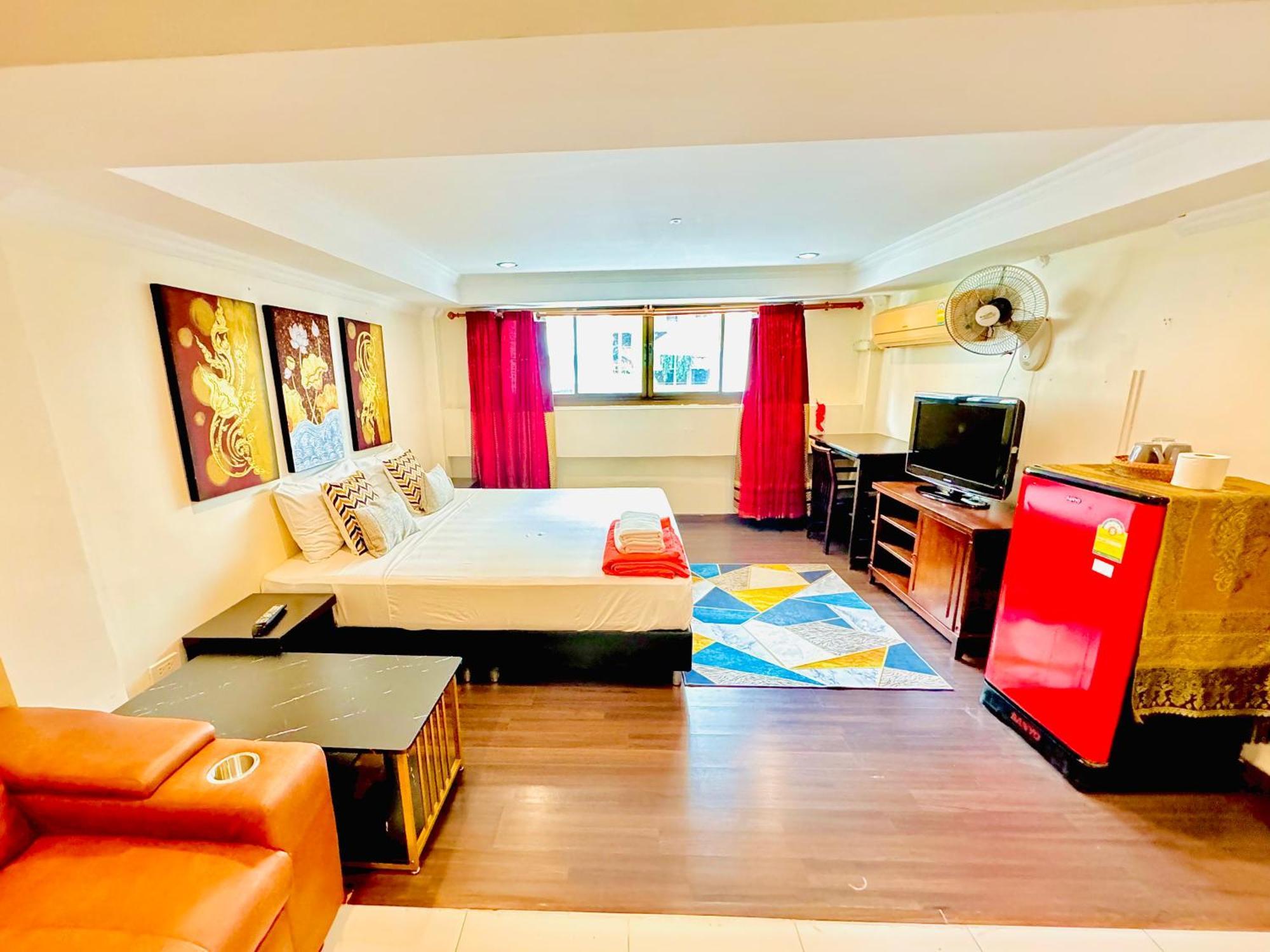 Sky Silk Decoration House Hotel Patong Екстериор снимка